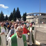 in processione dalla chiesa di San Sisto a quella dell'ospedale