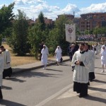 La processione con le spoglie mortali del venerabile dalla chiesa di San Sisto alla cappella dell'ospedale